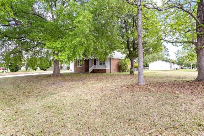 Building Photo - Cottage Charm Near Piney Green