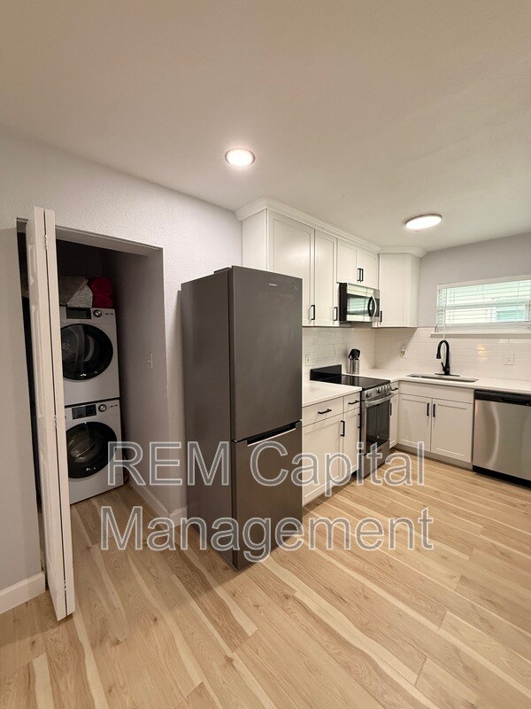 Foto del edificio - 240 30th Ave N