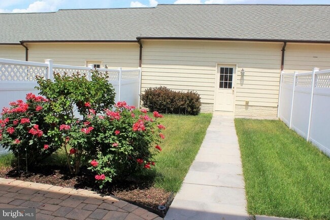 Building Photo - 9404 Carriage Hill St