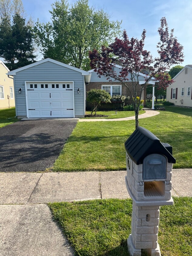 Primary Photo - 17 Thornbury Pl