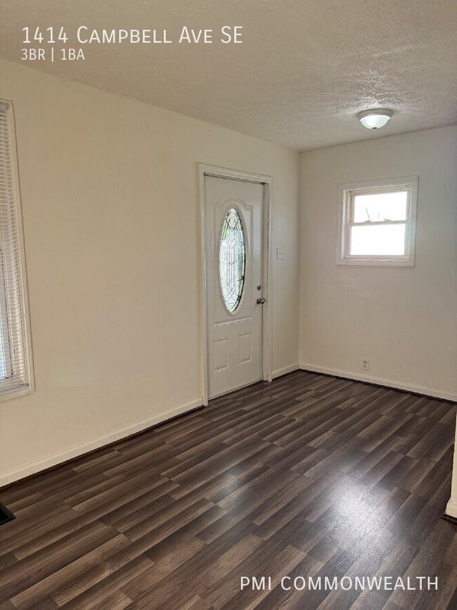 Building Photo - 1414 Campbell Ave SE