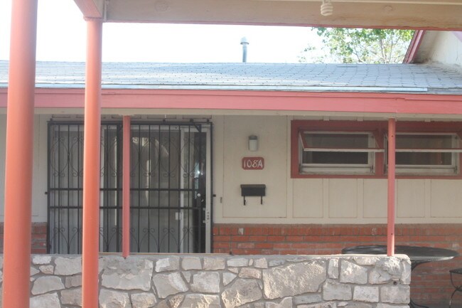 Foto del edificio - 106 W 13th St