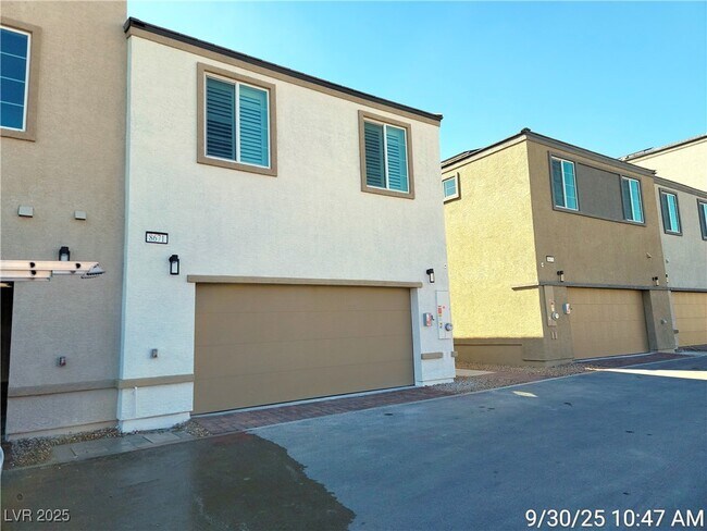 Foto del edificio - 8671 Luxuriant Ave