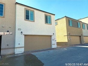 Building Photo - 8671 Luxuriant Ave