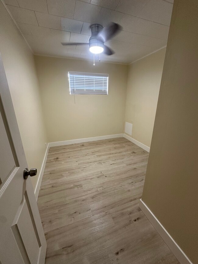 Building Photo - Yale 5-Plex