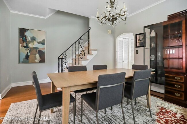 Building Photo - 807 N Irving Ave