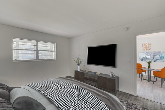 Building Photo - 5111 W Oakland Park Blvd