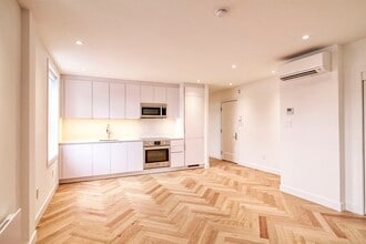 Building Photo - 590 Av Outremont