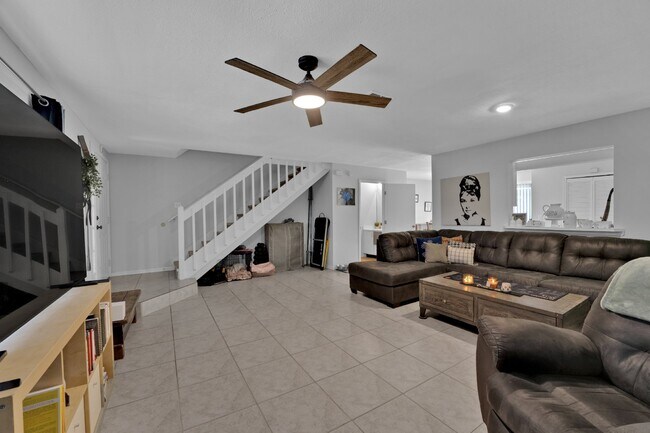 Foto del edificio - Move-in Ready 3/2 Condo in Waterford Lakes!