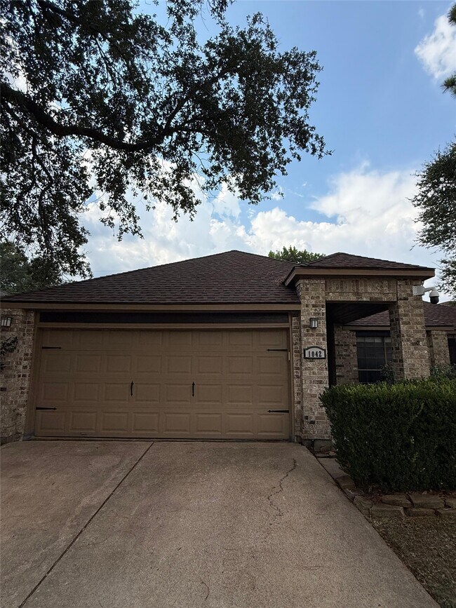 Foto del edificio - 1042 Cascade Creek Dr