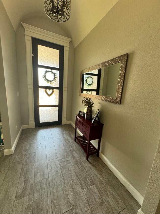 Building Photo - 6609 Mosswood Dr