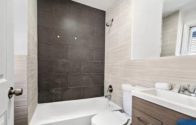 Building Photo - 294 N Park St