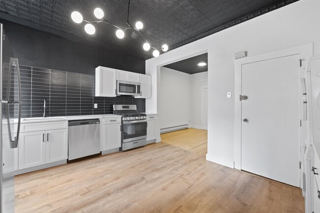 Building Photo - 342 Bramhall Ave