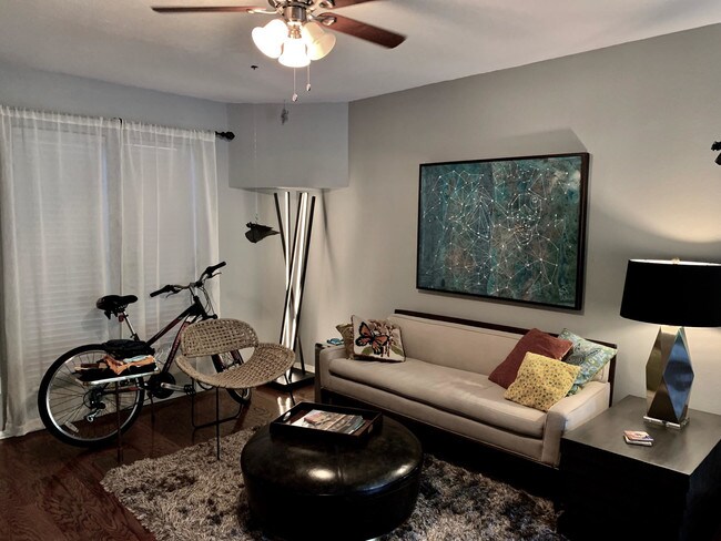 Foto del edificio - 4327 Holland Ave