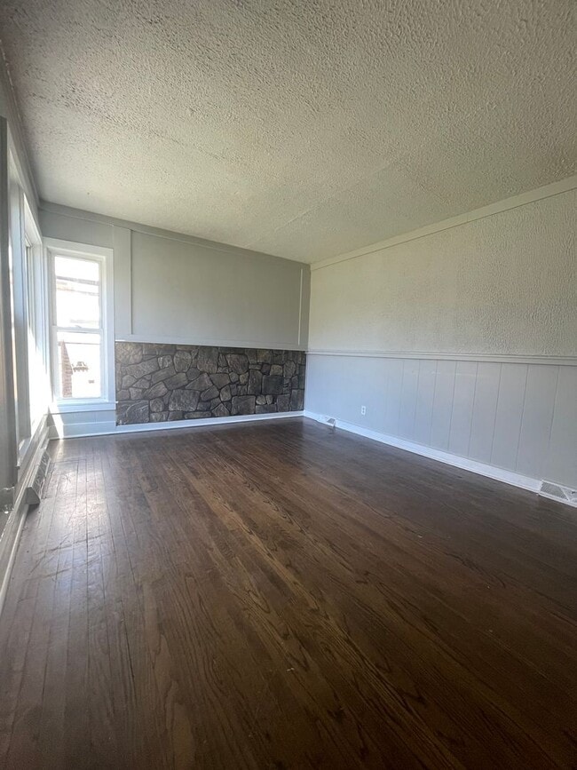 Foto del edificio - Beautiful and spacious 4 Bedroom 2 Bath House in Calumet City, IL MUST SEE
