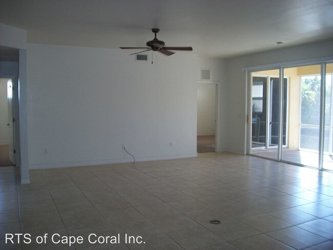 Building Photo - 710 SW 47th St
