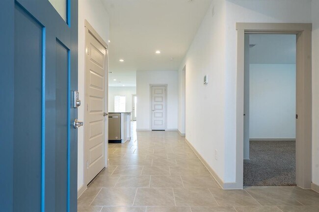Building Photo - 30019 Reagans Rnch Dr
