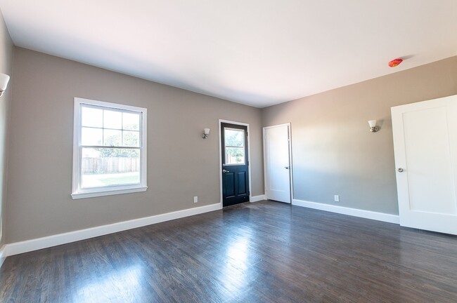 Foto del edificio - Amazing 3 bed 2.5 bath single family house...
