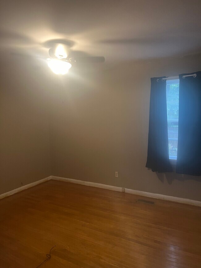 Foto del edificio - 1038 Robin Hood Ave