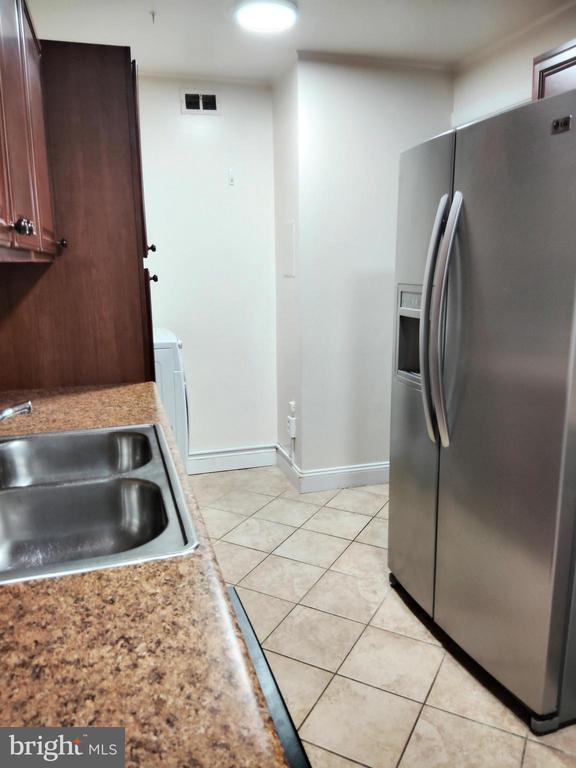 Foto del edificio - 11901 Parklawn Dr