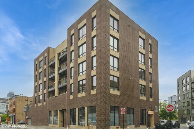 Building Photo - 680 N Milwaukee Ave