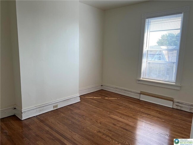 Foto del edificio - 529 Linden St