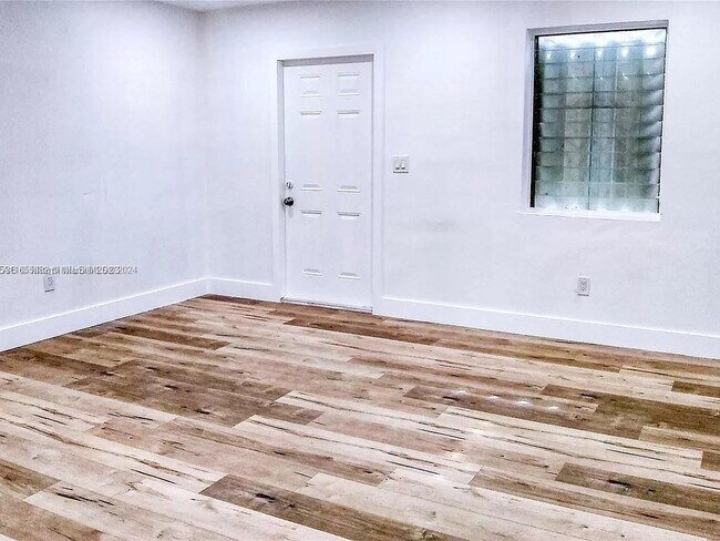 Sala de estar - 2971 NW 132nd Ter