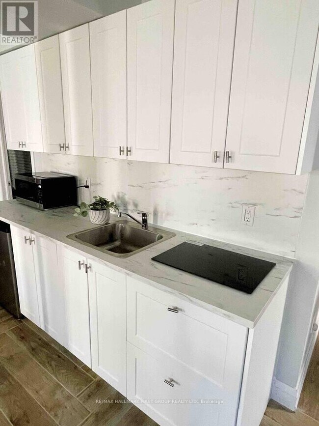 Photo du bâtiment - 1526 Bruny Ave