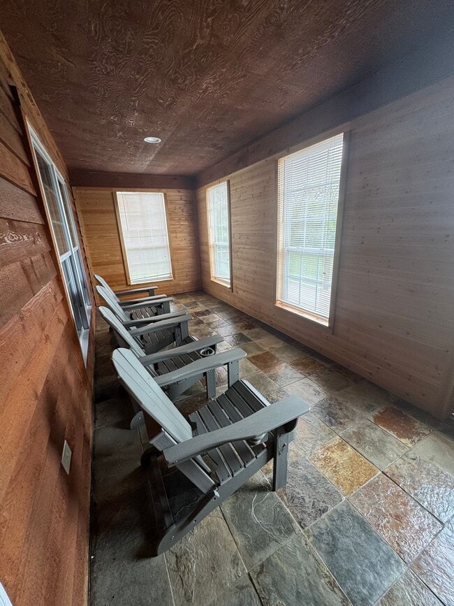 Building Photo - Maynardville 37807 - 3 bedroom, 2 bath home with a 3-car garage on 5 acres - Contact Lisa Vineyar...