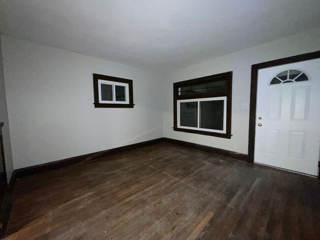 Building Photo - 10012 Greenview Ave