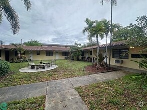Building Photo - 530 N 20th Ave