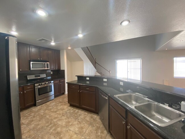 Building Photo - Southwest Home