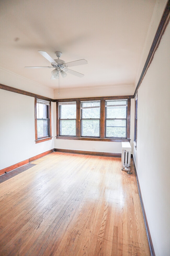 Foto del edificio - 3454 N Bosworth Ave