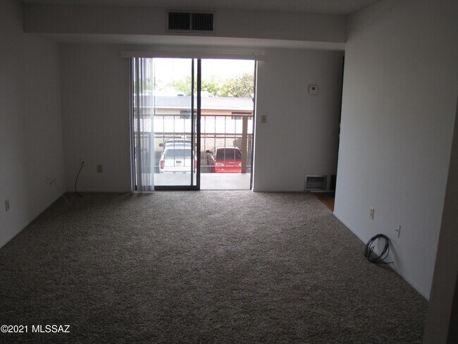 Foto del edificio - 6625 E Golf Links Rd