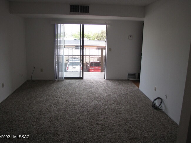 Building Photo - 6625 E Golf Links Rd