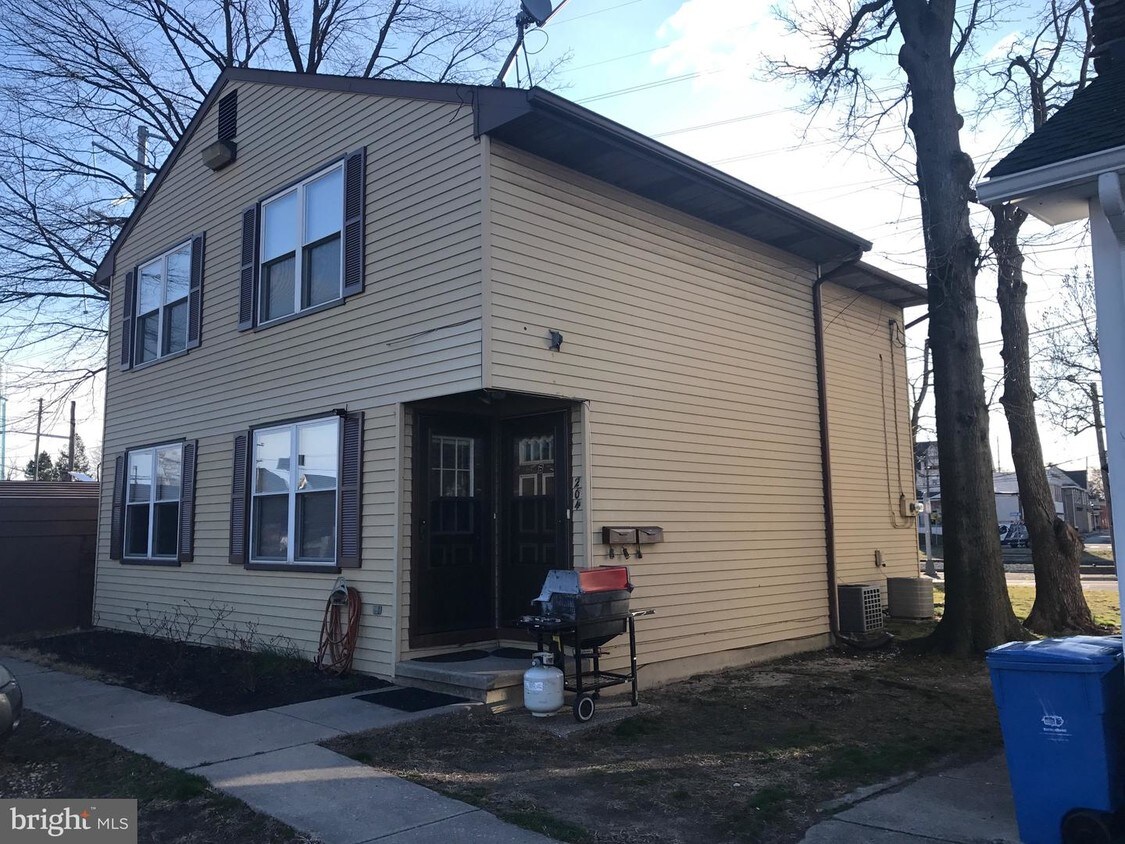 Primary Photo - 204 Gateway Blvd