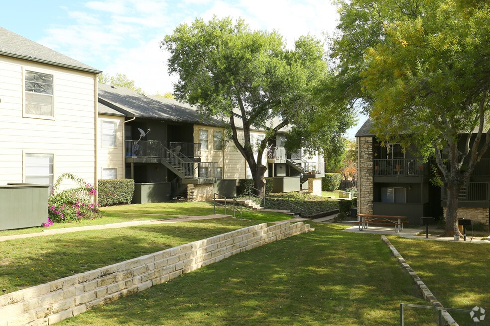 Salado at Walnut Creek Apartments Rentals Austin, TX