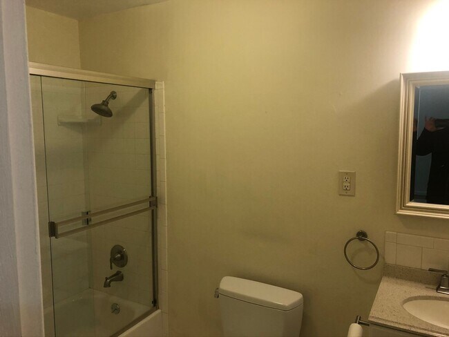 Foto del edificio - Updated 2 Bedroom/1 Bath in the Haight**Laundry**Stainless**Hardwood**Open Sat/Sun**