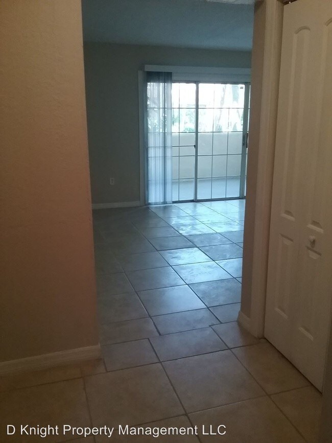 Building Photo - 4021 Versailles Dr