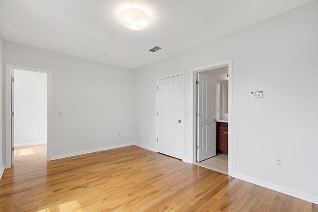 Foto del edificio - 437 Whiton St