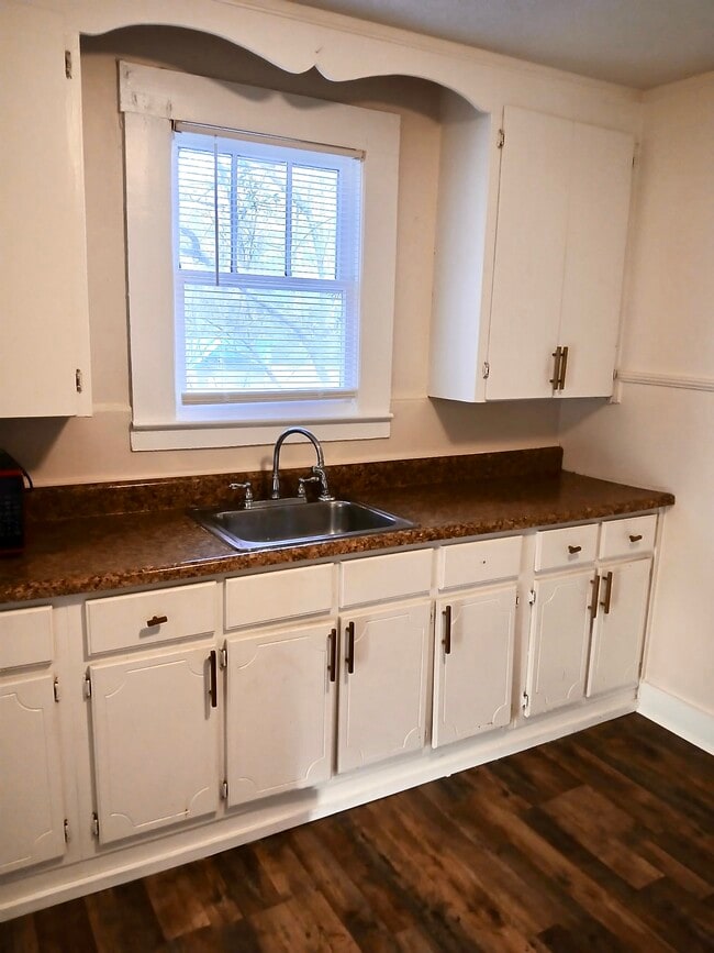 Building Photo - 249 Byrnes Cir