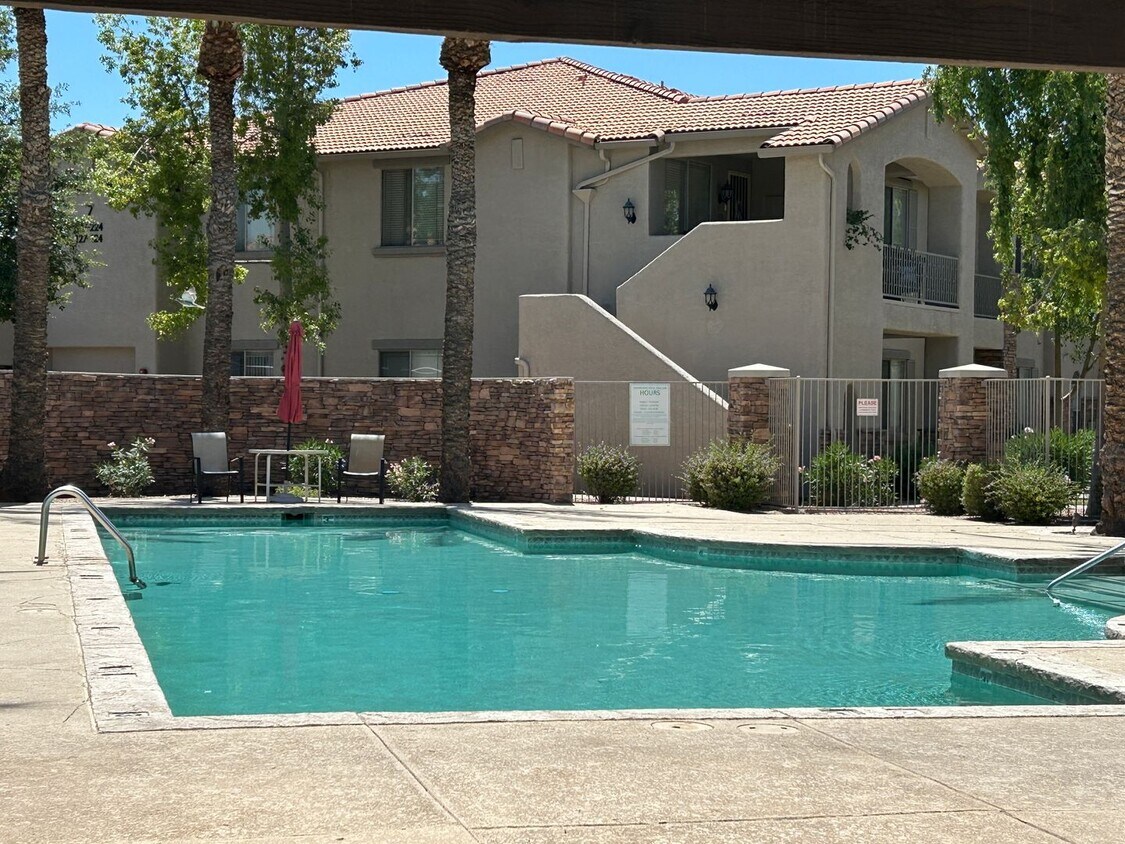 Foto principal - 2155 N Grace Blvd