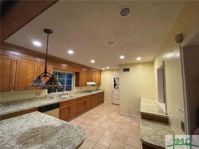 Building Photo - 5525 W Waters Dr