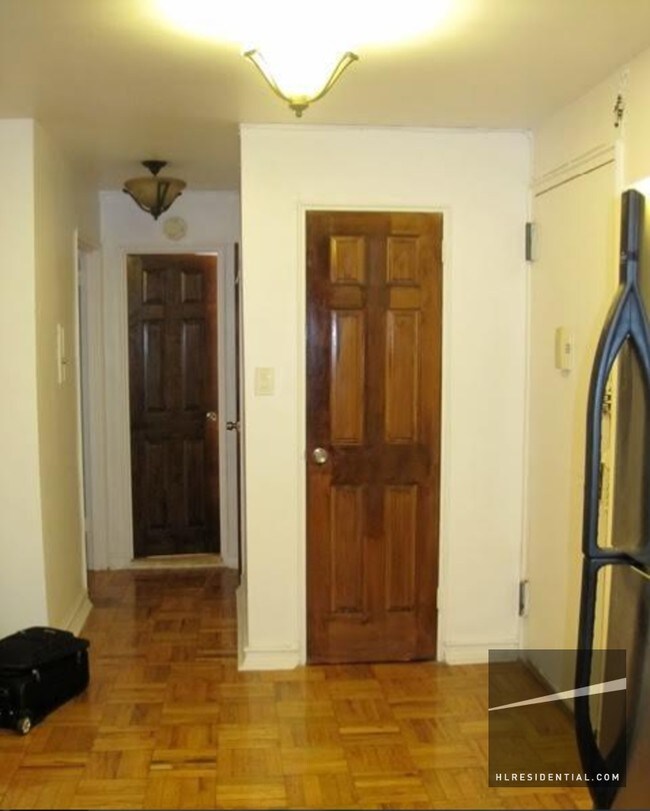 Foto del edificio - 3731 73rd St