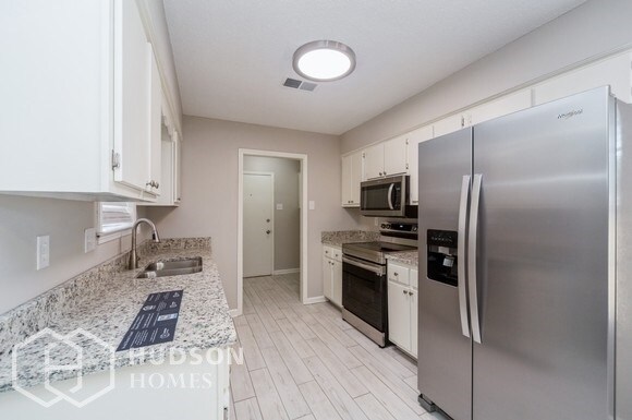 Building Photo - NOW AVAILABLE! - 3881 Plum Hill Dr, Memphi...