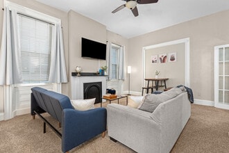 Building Photo - 367 Middle St