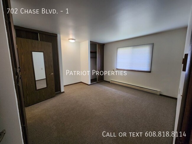 Building Photo - 1 bedroom/ 1 bath apartment in Sun Prairie...