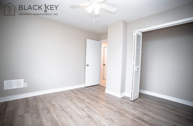 Building Photo - 107 Edgehill Crescent