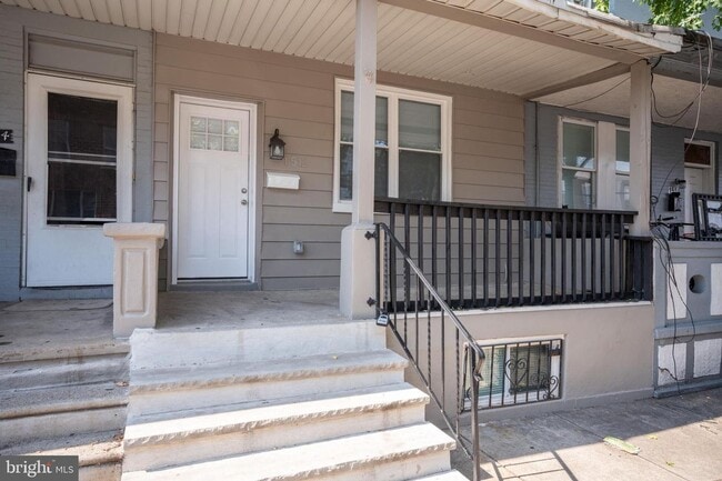 Building Photo - Large 3 bedroom with powder room on 1st fl