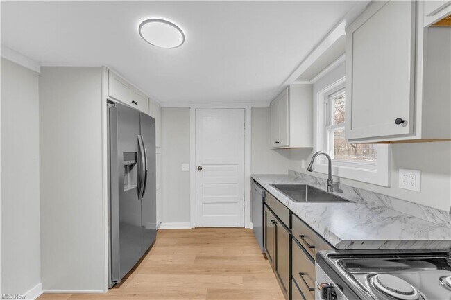 Foto del edificio - 242 Orchard Ave